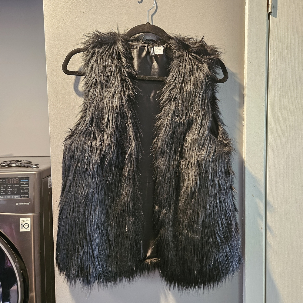 H&M Black Faux Fur Vest